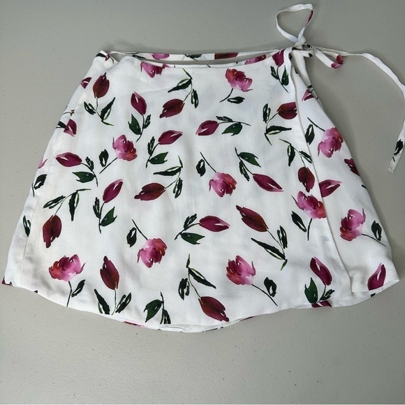Beach Riot Heidi Skirt and Top Set Floral Tulip white XS - Picture 7 of 15